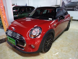 车 两厢 汽车 320_240