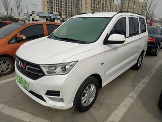 五菱宏光 s 2020款 1.2l 手动 5座 基本型