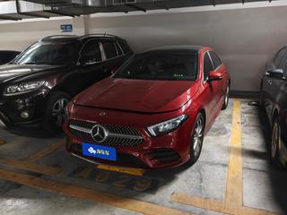 奔驰A级 A200L 1.3T 自动 改款运动轿车时尚型 