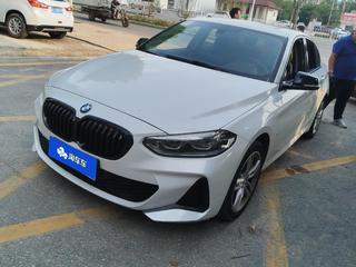 宝马1系 120i 1.5T 自动 改款M运动曜夜版 