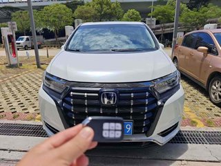 艾力绅 2.0L 至尊版 