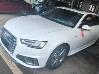 奥迪A4L 40TFSI 