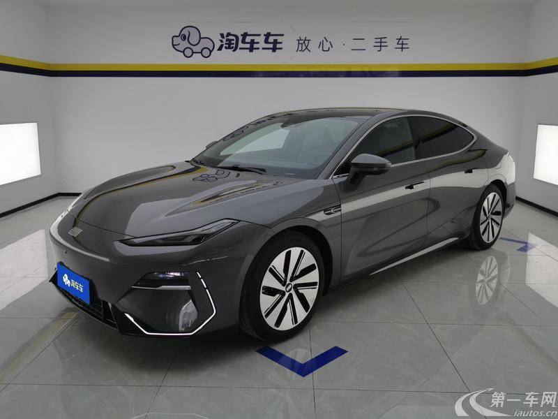 吉利银河银河E8 2024款 0.0T 自动 665km星舰远航版 