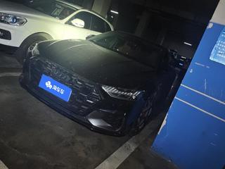 奥迪A7L 2.0T 