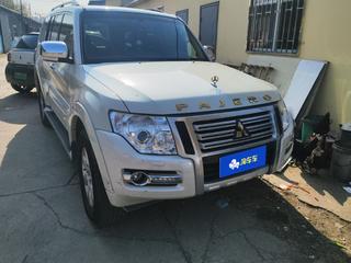 帕杰罗 3.0L 尊贵版 