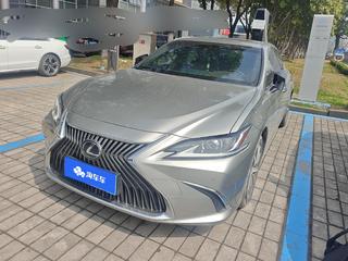 雷克萨斯ES 200 2.0L 卓越版 
