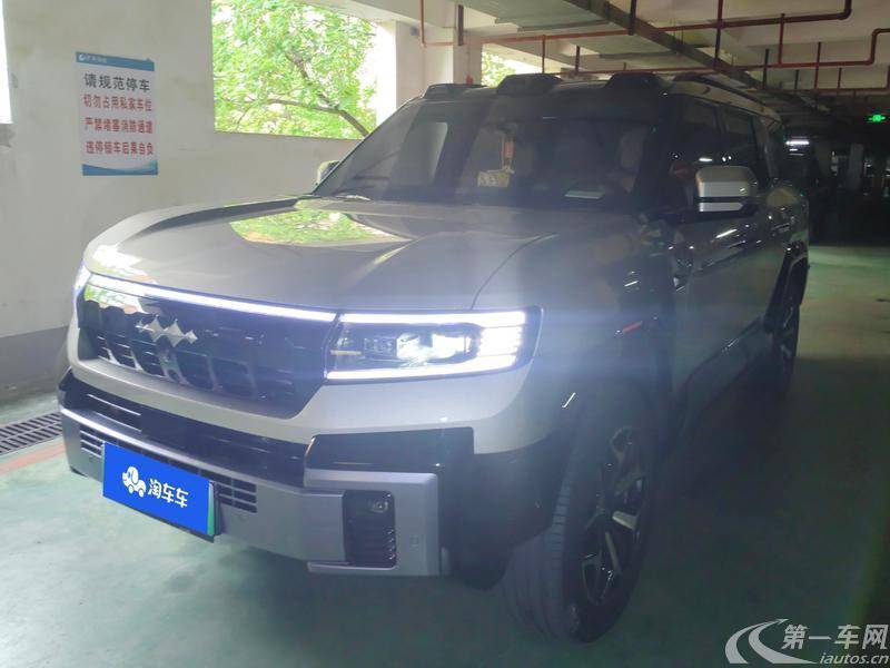 方程豹豹8 2025款 2.0T 自动 四驱 7座 插电式油电混合 智勇旗舰版 (国Ⅵ) 
