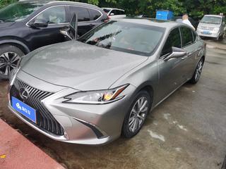 雷克萨斯ES 200 2.0L 卓越版 