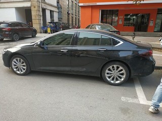 别克君威 2.0t 自动 652t精英型