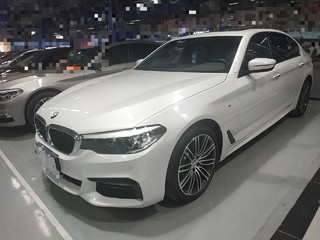 33萬公里國Ⅵ手自一體奔馳e級 e300l 2.0t 自動 時尚型新車價:56.