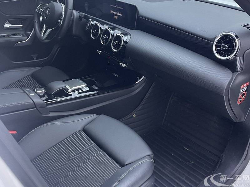 奔驰A级 A200 [进口] 2019款 1.3T 自动 汽油 动感型 