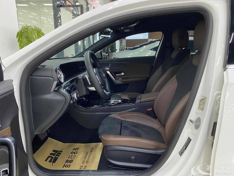 奔驰A级 A200L 2019款 1.3T 自动 运动轿车版 (国Ⅵ) 