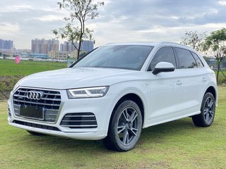 奥迪Q5L 40TFSI 2.0T 自动 荣享时尚型 