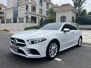 奔驰A级 A200L 1.3T 自动 运动轿车时尚型 