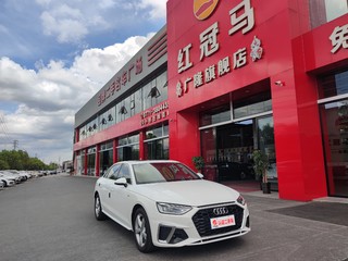 奥迪A4L 35TFSI 2.0T 自动 时尚动感型 