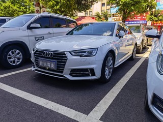 奥迪A4L 40TFSI 2.0T 自动 进取型 