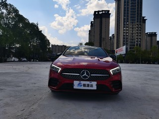 奔驰A级 A220L 2.0T 自动 运动轿车版 