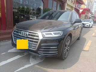 奥迪Q5L 40TFSI 2.0T 自动 荣享时尚型 