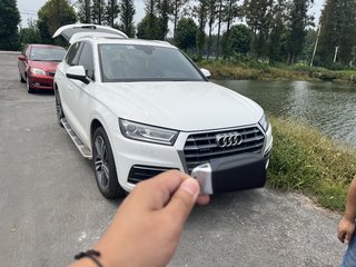 奥迪Q5L 40TFSI 2.0T 自动 荣享进取型 