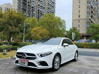 奔驰A级 A200L 1.3T 自动 运动轿车动感型 