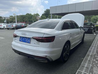 奥迪A4L 40TFSI 2.0T 自动 时尚动感型 