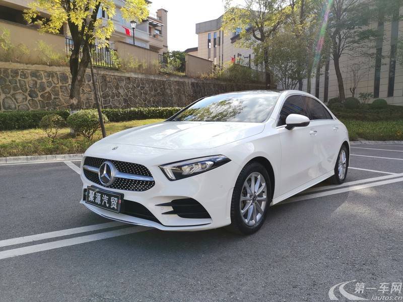 奔驰A级 A200L 2019款 1.3T 自动 运动轿车版 (国Ⅵ) 