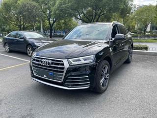 奥迪Q5L 40TFSI 2.0T 自动 荣享时尚型 