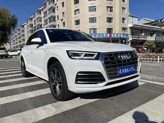 奥迪Q5L 40TFSI 2.0T 自动 荣享时尚型 