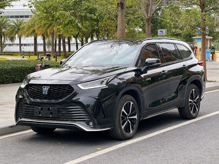 丰田皇冠陆放 2.5l 自动 尊贵版