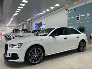 奥迪A4L 45TFSI 2.0T 自动 quattro个性运动版 