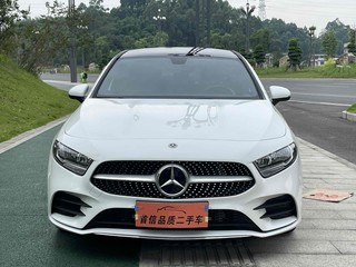 奔驰A级 A180L 1.3T 自动 运动轿车版 