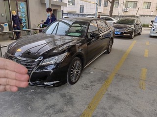 丰田皇冠 2.0T 