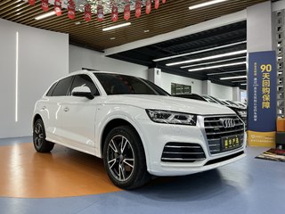 奥迪Q5L 40TFSI 2.0T 自动 荣享时尚型 