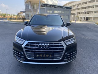 奥迪Q5L 40TFSI 2.0T 自动 荣享时尚型 