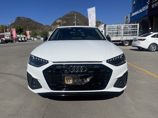 奥迪A4L 40TFSI 2.0T 自动 豪华动感型 