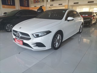 奔驰A级 A200L 1.3T 自动 运动轿车时尚型 