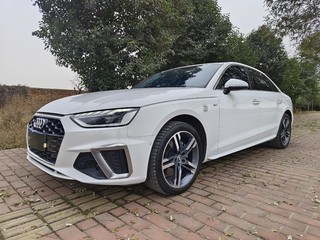 奥迪A4L 40TFSI 2.0T 自动 时尚动感型 