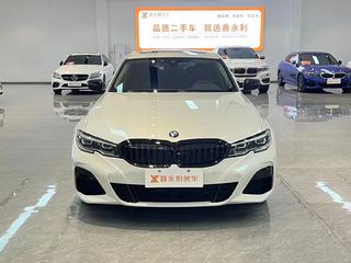 宝马3系 325Li 2.0T 自动 M运动曜夜套装 