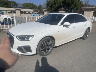 奥迪A4L 40TFSI 2.0T 自动 时尚动感型 