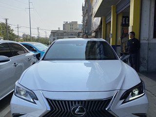 雷克萨斯ES 300h 