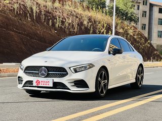 奔驰A级 A220L 2.0T 自动 运动轿车版 