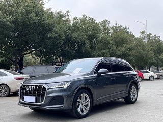 奥迪Q7 45 2.0T 自动 运动型quattro-S-line 