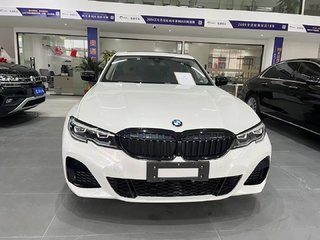 宝马3系 325i 2.0T 自动 M运动曜夜套装 