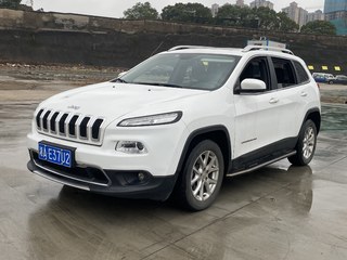 吉普自由光 2.4l 自动 领先版智能包