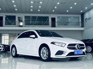 奔驰A级 A200L 1.3T 自动 运动轿车版 