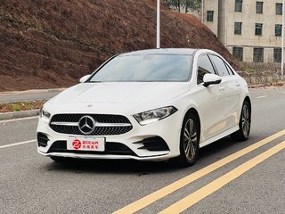 奔驰A级 A180L 1.3T 自动 运动轿车版 