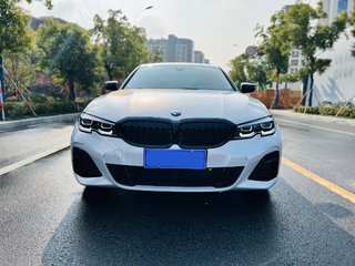 宝马3系 330i 2.0T 自动 M运动曜夜套装 