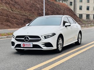 奔驰A级 A200L 1.3T 自动 运动轿车时尚型 