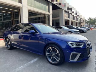 奥迪A4L 40TFSI 2.0T 自动 时尚动感型 