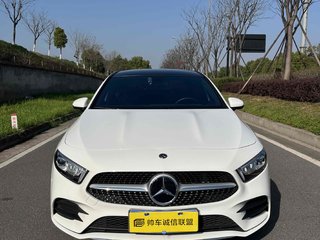 奔驰A级 A200L 1.3T 自动 运动轿车时尚型 